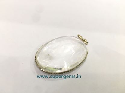 Picture of clear quartz oval pendnat